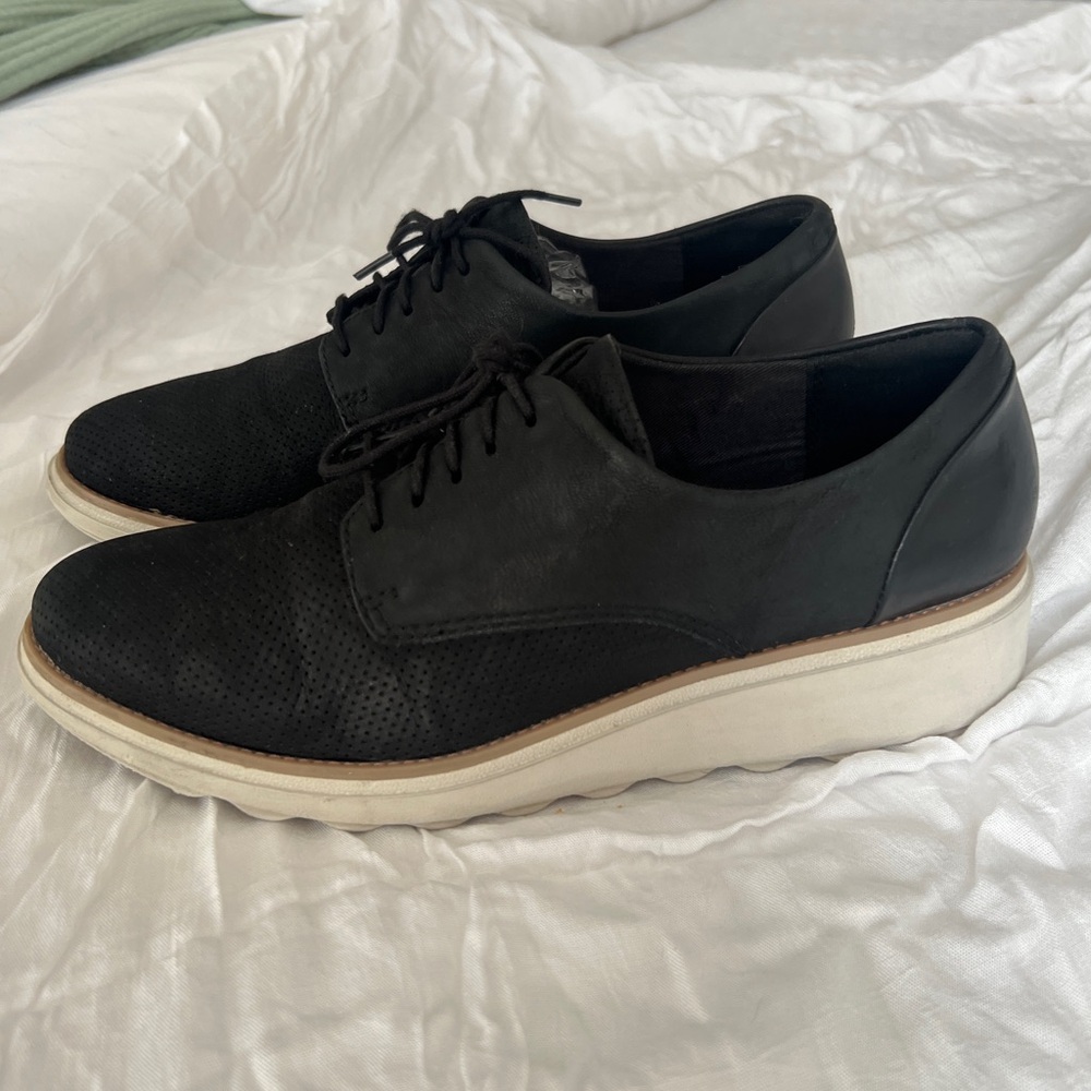 Women’s Clarks Suede Lace-Up Shoe Size 9